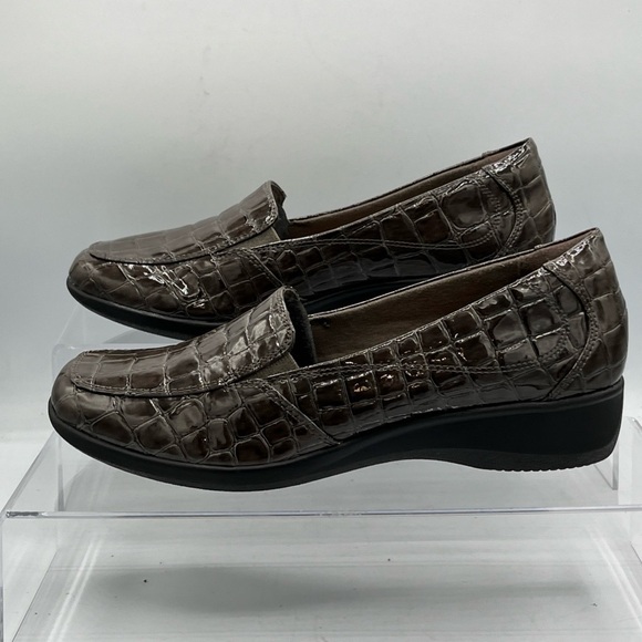 Clarks Crocodile Embossed Gael Loafer Shoes Size 8.5M Womens Brown Stretch Sides - Picture 3 of 12